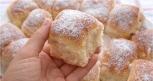 Dokonalé tvarohové buchty: Nadýchané jako obláček Nadýchané kynuté buchty s tvarohem a pomerančovou kůrou