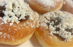 Kynuté vdolky s povidly: Trik „důlkem dolů“, díky kterému budou nadýchané a s hlubokou jamkou