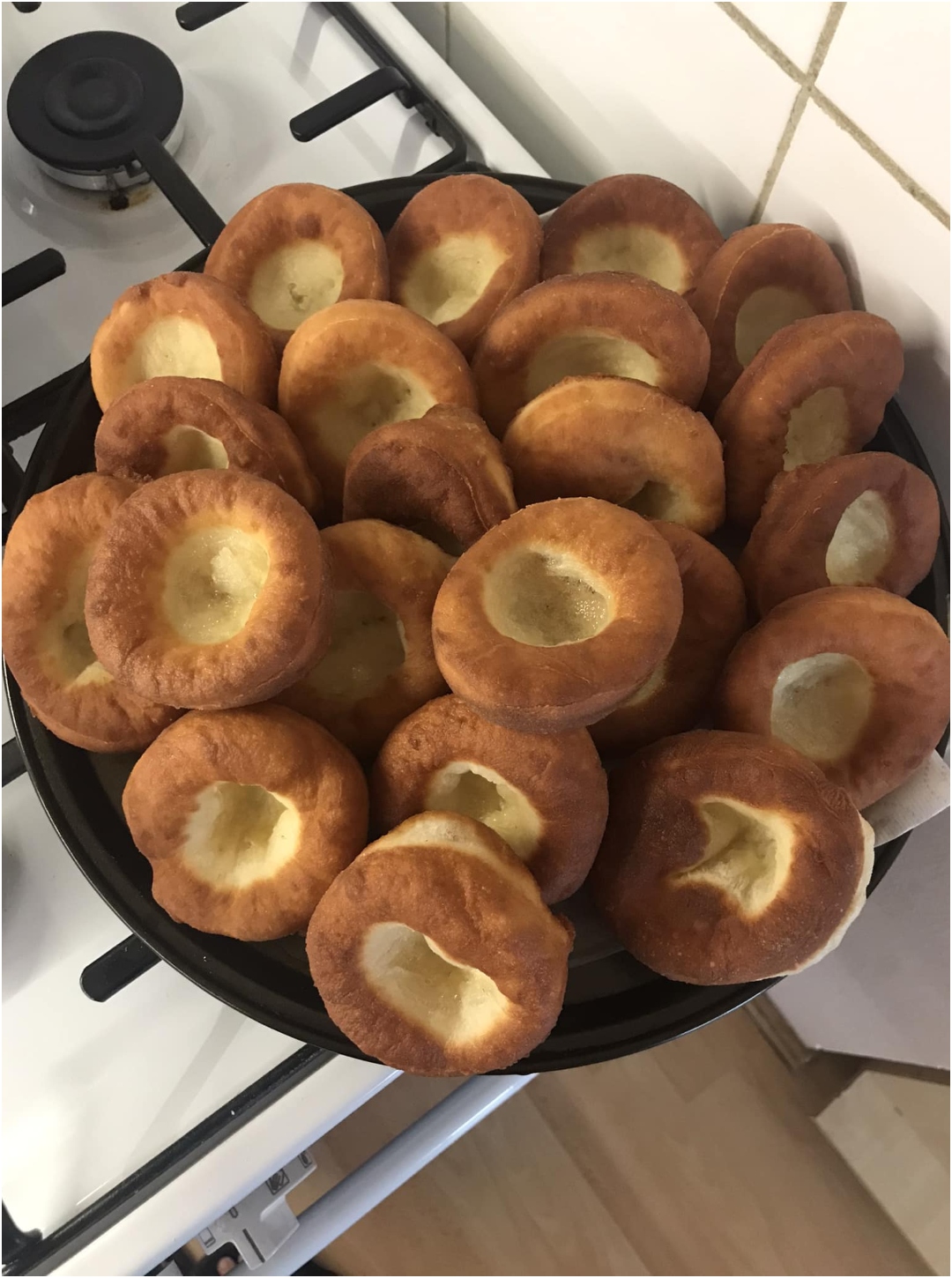 Kynuté vdolky s povidly: Trik „důlkem dolů“, díky kterému budou nadýchané a s hlubokou jamkou