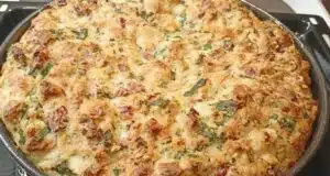 Dokonalá velikonoční nádivka: Nadýchaná peřina plná uzeného masa a jarních bylinek Velikonoční nádivka s uzeným masem a bylinkami (nadýchaná a křupavá)