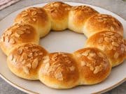 Nadýchaný velikonoční věnec: Krásnější než mazanec, jednodušší než vánočka!