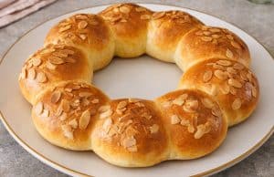 Nadýchaný velikonoční věnec: Krásnější než mazanec, jednodušší než vánočka!