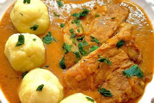 Vepřová kýta na kmíně zahuštěná jablkem: Šťavnaté maso s jemnou omáčkou