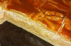 Karamelový větrník na plech: Královský dezert, který zvládnete i doma