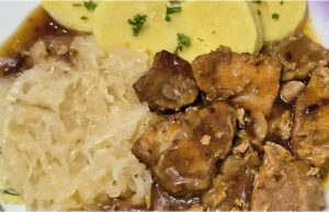 Poctivé vepřové výpečky s domácím bramborovým knedlíkem a zelím