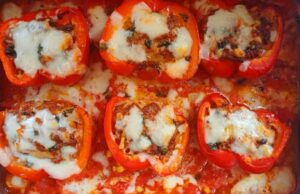 Zapečené papriky po italsku s mozzarellou: Zdravý oběd plný chutí Plněné papriky bez rýže z trouby: hovězí maso, rajčata a mozzarella