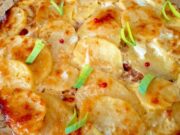 Zapékané brambory s uzeninou: Gurmánský zážitek z jednoho pekáčku