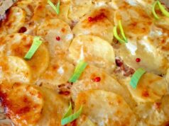 Zapékané brambory s uzeninou: Gurmánský zážitek z jednoho pekáčku