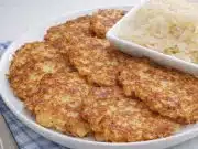 Tyhle staročeské zelňáky z kysaného zelí s uzeným sýrem a česnekem si zamilujete!