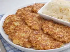 Tyhle staročeské zelňáky z kysaného zelí s uzeným sýrem a česnekem si zamilujete!