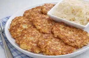 Tyhle staročeské zelňáky z kysaného zelí s uzeným sýrem a česnekem si zamilujete!