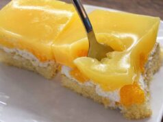 Žravé řezy s kysanou smetanou a mandarinkami: lehký svěží dezert ke kávě