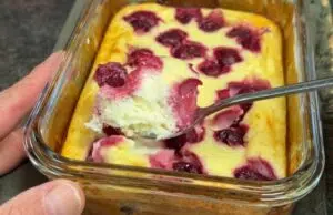 Nemáte nic k odpolední kávě? Vyzkoušejte tento třešňový koláč!