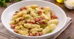 Domácí bramborové noky se zelím a uzeninou: Poctivá staročeská klasika