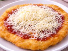 Domácí langoše ze zakysané smetany: Lednicové těsto, které je stále jako dech