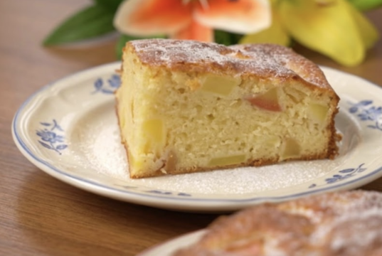 Jednoduchý recept na vynikající jablečný koláč, který krásně provoní váš domov!