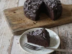 Zdravé mlsání: Jednoduchý recept na čokoládový dort BEZ MOUKY!