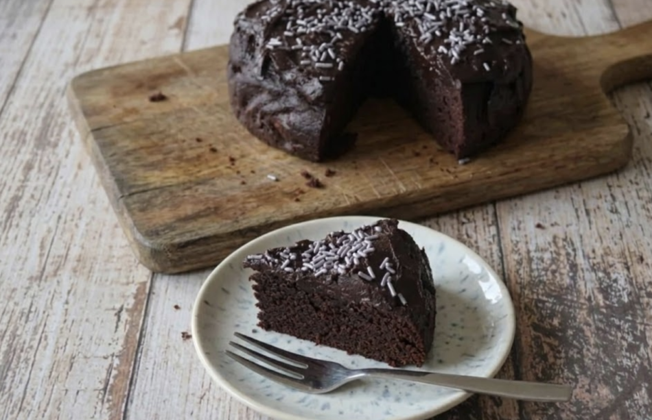 Zdravé mlsání: Jednoduchý recept na čokoládový dort BEZ MOUKY!