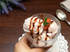 Jednoduchý recept na vynikající domácí zmrzlinu s jahodovým nádechem!
