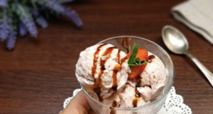 Jednoduchý recept na vynikající domácí zmrzlinu s jahodovým nádechem!