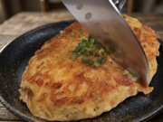 Inspirace na skvělý oběd – Bramborové placky se sýrem a cibulkou!