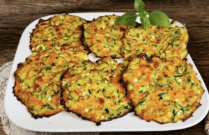 Připravte si tyto vynikající cuketové placičky, které chutnají prostě skvěle!