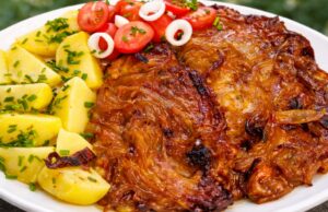 Luxusní vepřové plátky zapečené na cibuli: Šťavnatý oběd, který si každý zamiluje