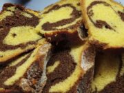 Tradiční hrníčková bábovka s vaječným likérem a rumovými rozinkami