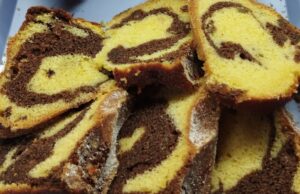 Tradiční hrníčková bábovka s vaječným likérem a rumovými rozinkami