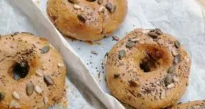 Fitness bagely z cottage sýru: Rychlá svačina plná bílkovin bez kynutí