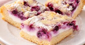 Rychlý kynutý koláč s tvarohem a borůvkami: Vláčné těsto, které zvládne každý