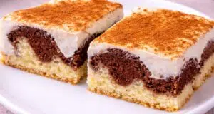 Vynikající buchta s pudinkem, zakysanou smetanou a skořicí: Neodolatelný krémový zážitek