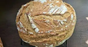 Domácí chleba bez hnětení: Křupavý krasavec, který kyne, zatímco vy spíte