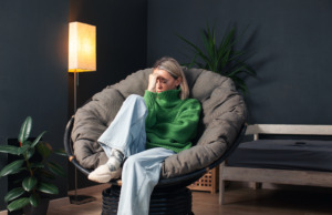 Žiju v luxusu, ale partner se mě ani nedotkne: Nepomohlo hubnutí ani sexy prádlo, raději kouká do zdi