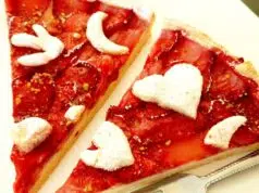 Křehký jahodový koláč s tvarohem: Jednoduchý recept, který se vždy povede!