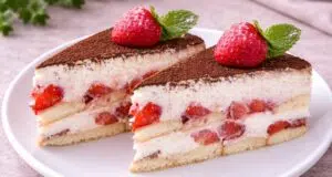 Nepečený jahodový dort s mascarpone: Osvěžující bomba bez zapínání trouby!