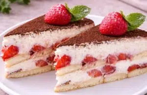 Nepečený jahodový dort s mascarpone: Osvěžující bomba bez zapínání trouby!