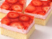 Krémové jahodové řezy se želatinou: Nadýchané osvěžení, které si zamilujete