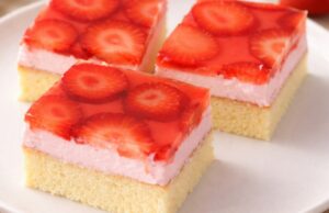 Krémové jahodové řezy se želatinou: Nadýchané osvěžení, které si zamilujete