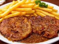 Vepřová krkovice na černém pivu: Šťavnaté pečené maso s poctivou omáčkou!