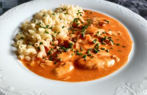 Kuře na paprice z vývaru: Chytrý a levný recept na poctivý domácí oběd