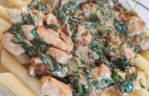 Rychlá kuřecí směs se špenátem a Lučinou: Krémový oběd za pár minut