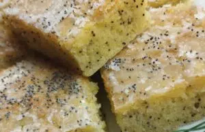 Makovo-citronové řezy „Nebe v puse“: Svěží a vláčný moučník s křupavým mákem