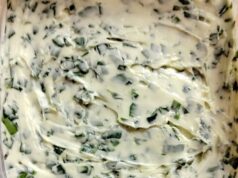 Domácí máslo s medvědím česnekem: Jarní vitamínová bomba, kterou si zamilujete