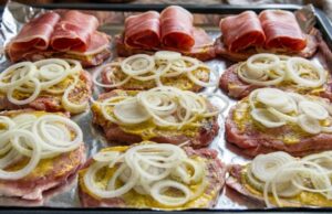 Líná obložená krkovička na hořčici: Šťavnatý oběd, který se peče téměř sám