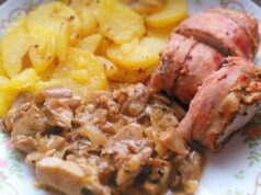 Šťavnatá panenka ve slaninovém kabátku a jemné ragú z hlívy Vepřová panenka ve slanině s brambory a houbovou omáčkou.