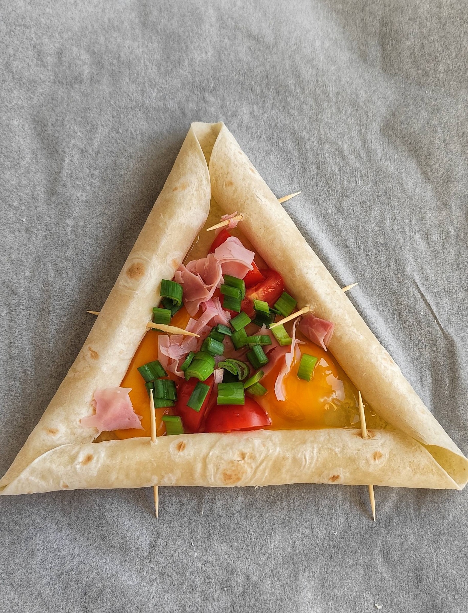 sýrová tortilla s tekutým žloutkem