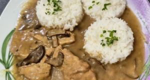 Šťavnatá krůtí prsa na houbách: Poctivý recept, který provoní celou kuchyni
