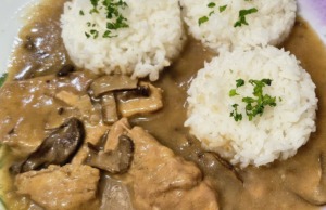 Šťavnatá krůtí prsa na houbách: Poctivý recept, který provoní celou kuchyni