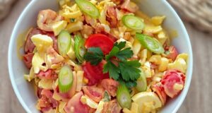 Rajčatový salát s vejcem a kapií: Sytá a osvěžující pochoutka, kterou máte hotovou za pár minut